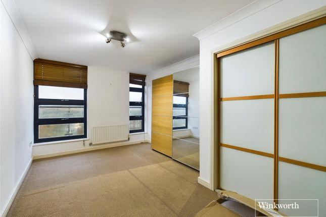 43, Azure Court, Kingsbury photo 3