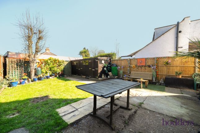 13, Liberty Hall Road, Addlestone photo 4