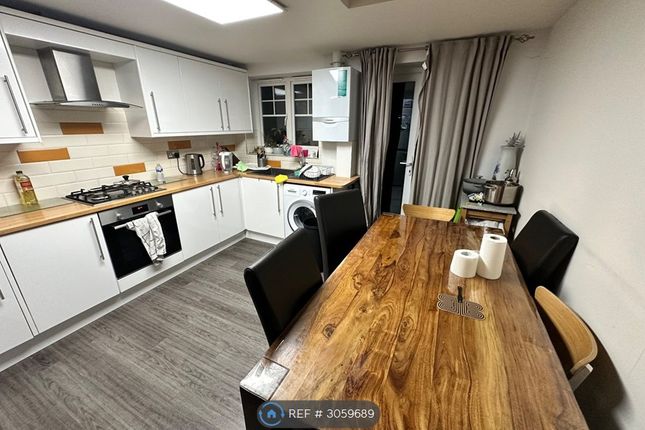 Hopwood Close, Watford, Watford photo 3