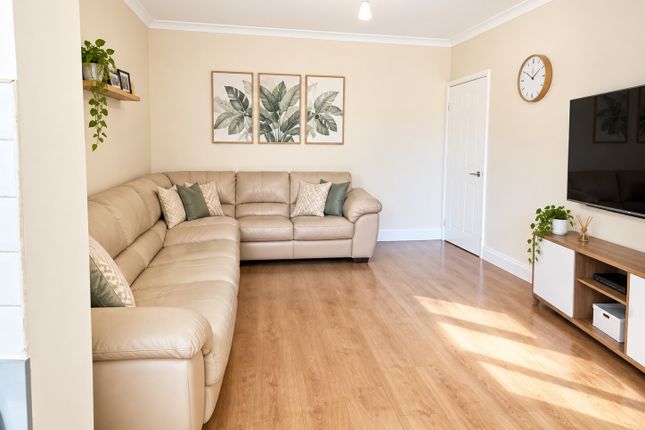 65, Springwell Road, Hounslow photo 3