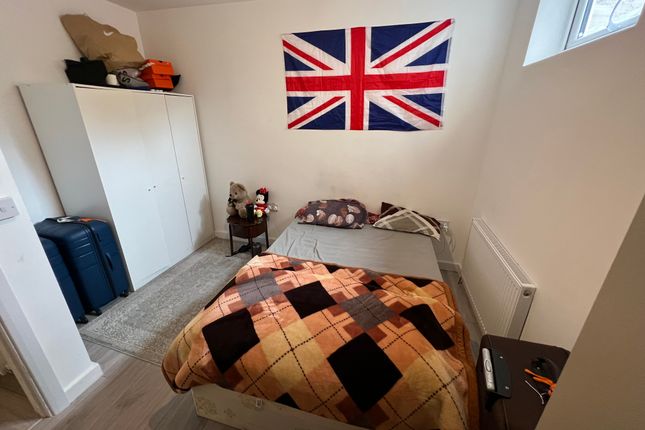 Flat 1, 3 Saxon Road, Southall photo 2