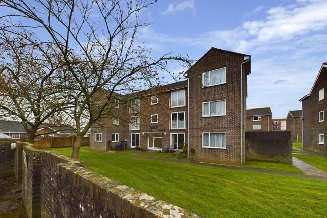 Thumbnail Flat to rent in Crombie Close, Cowplain, Waterlooville