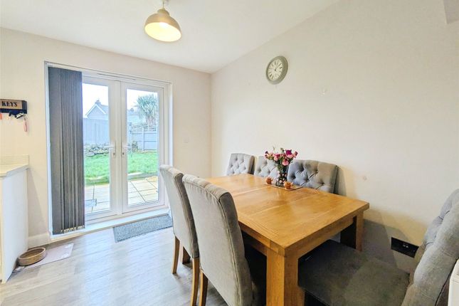 7, Davey Close, Cornwall photo 4