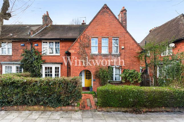 19, Awlfield Avenue, London photo 2