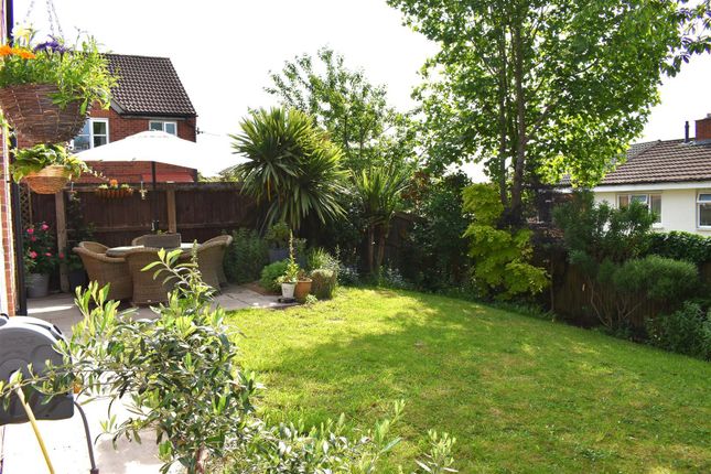 16, Elm Tree Crescent, Dronfield photo 2