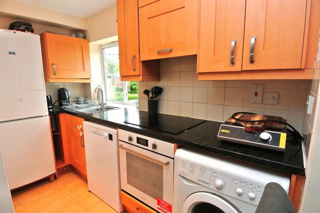 1b, Blays Close, Egham photo 4