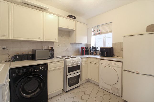 Flat 25, Saxon Court,, London Road, Essex photo 3