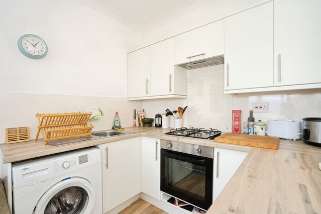 Flat 11, Caspian Court, Buckingham Road, Brighton photo 4