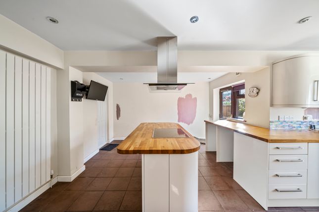 16 Swaledale Avenue, Prescot photo 3
