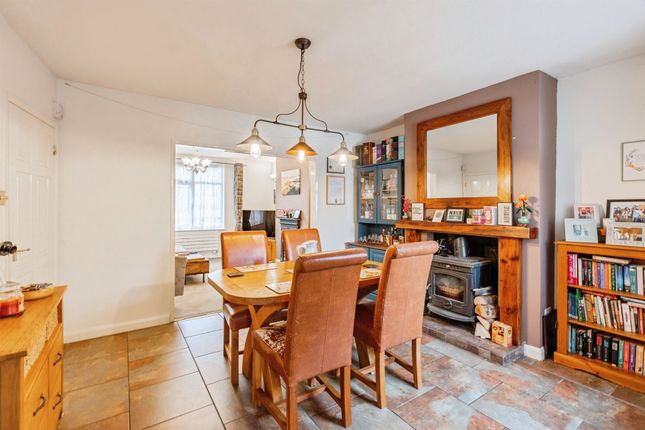 19, Irthlingborough Road, Finedon photo 3