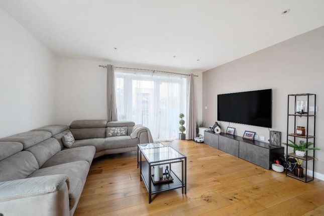 Flat 203, Barking photo 2