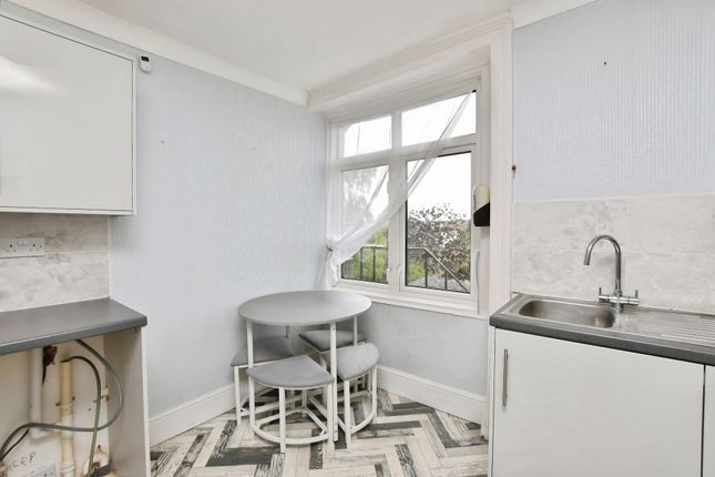 Flat 6, Dolforgan Court, 2, Louisa Terrace, Devon photo 3