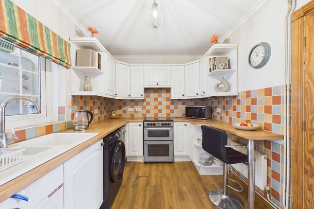 8 Hampden Road, Aylesbury photo 4