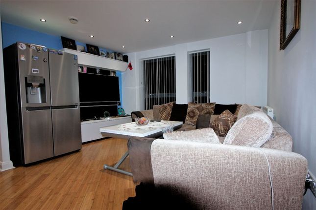 Flat for sale in 2 Bedroom Flat, City House, Croydon