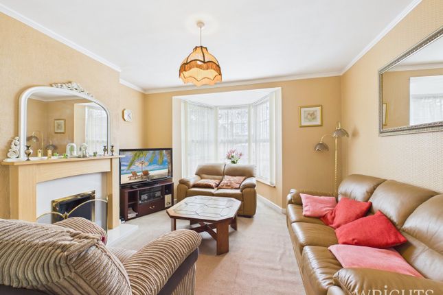 93, Woodhall Lane, Welwyn Garden City photo 2