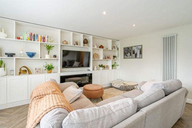 27, Markfield, West Sussex photo 4