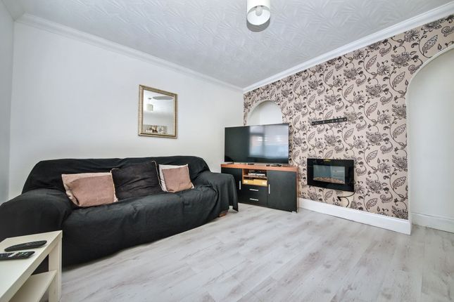 36 Saddleback Road, Wigan photo 2