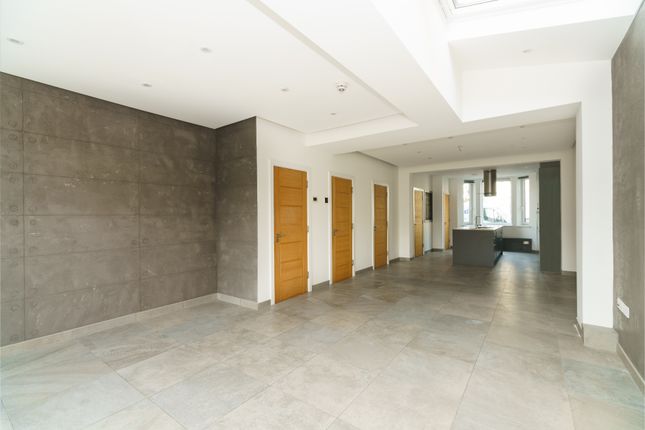 89, Princess Avenue, Watford photo 3