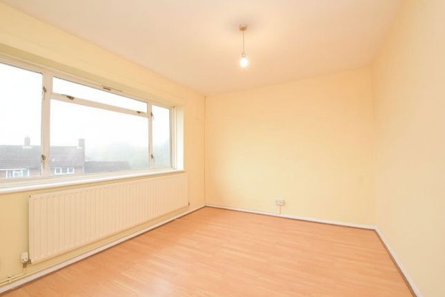 67 Compton Crescent, Northolt photo 3