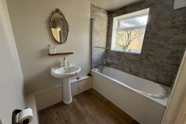 11, Bank Road, Llanelli photo 4