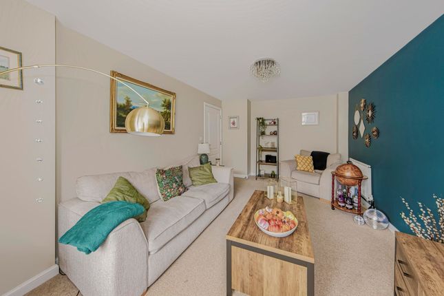 5 Kielder Drive, Stone photo 3