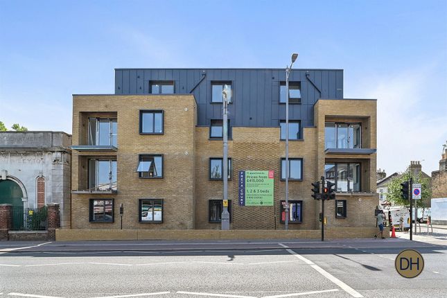 Flat to rent in Freya Court, Lea Bridge Road, Leyton, London