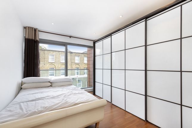 Flat 1, Peninsula Court, London photo 4