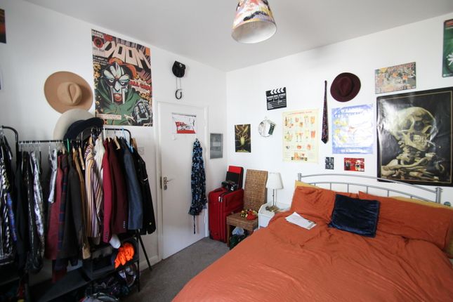 78, Chesterton Terrace, London photo 3