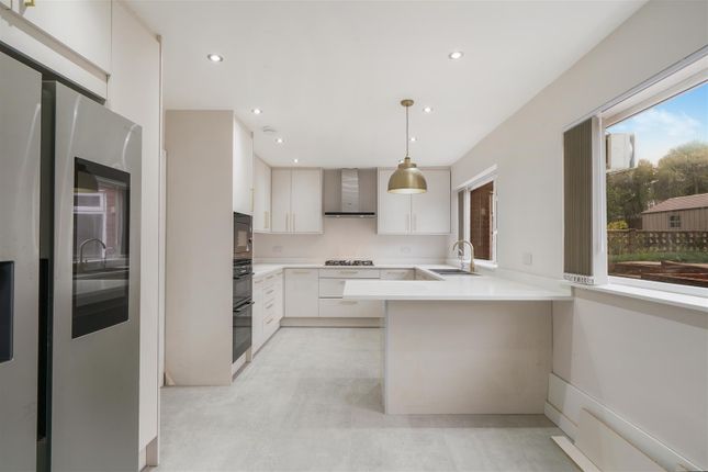 12, Kenelm Close, Harrow photo 2