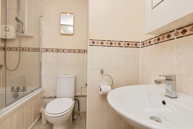 4, St. Michaels Close, Fleet photo 4