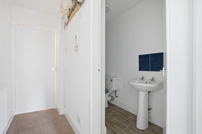 Flat 3, 54a, High Street, Clackmannanshire photo 3