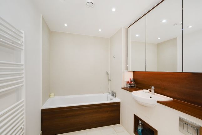 Campion House, Blondin Way photo 4