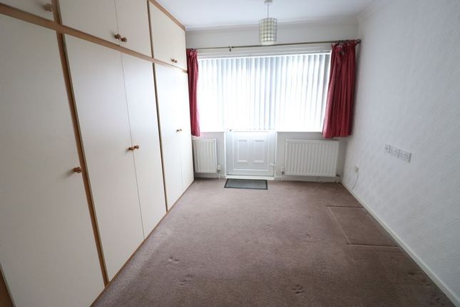 94, Gleneagles Crescent, Stoke-On-Trent photo 4