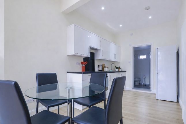 82a, Holloway Road, London photo 3