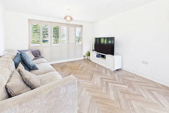 12, Mulberry Walk, Bordon photo 4