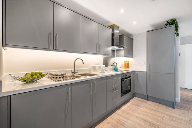 Flat for sale in Walton-On-Thames, Surrey