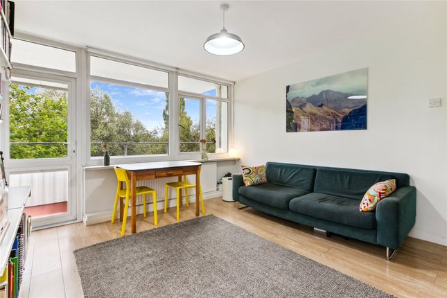 Flat 17,, Gernigan House, Wandsworth photo 2