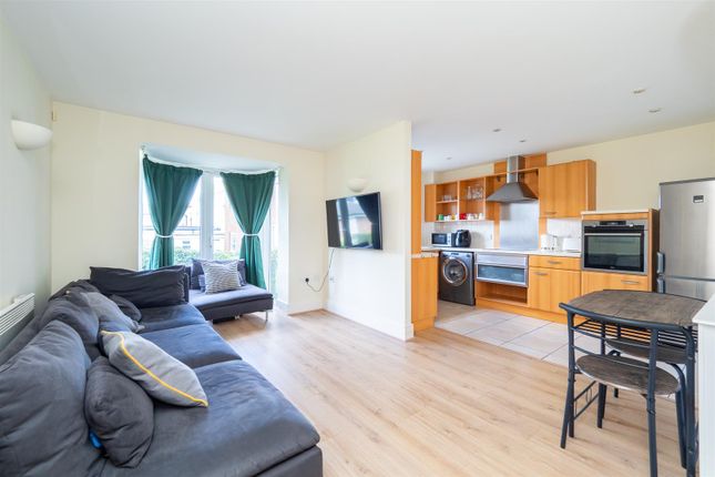 Thumbnail Flat for sale in Lind Road, Sutton