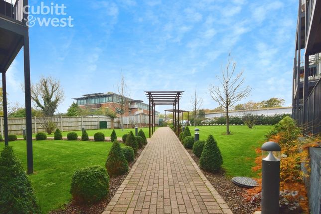 28, Opus Court, Leatherhead photo 4