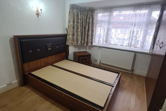 A Lovely 3 Bedroom Terraced House To Let In Dagenham
