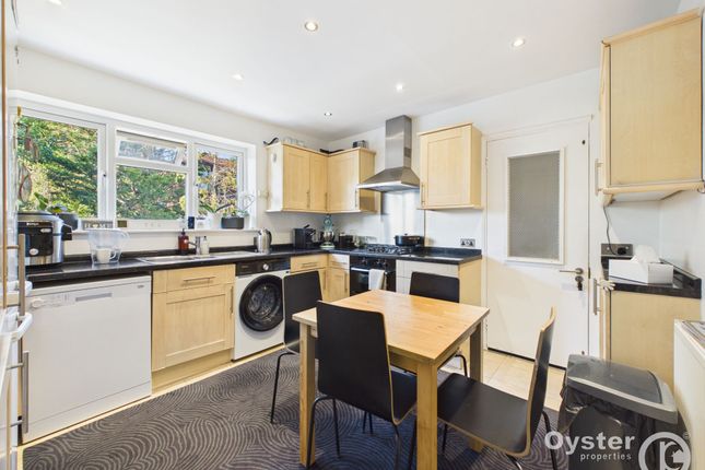 23 Malcolm Court, Stanmore photo 2
