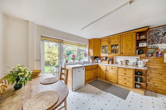 5, Bourne Way, Surrey photo 2