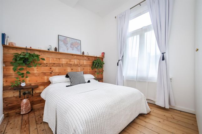 Flat for sale in Firs Lodge, Montalt Road, Woodford Green