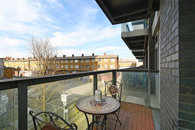 112, Coral Apartments, London photo 3