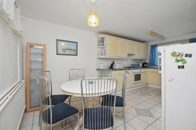 8, Staffa Walk, Corby photo 2
