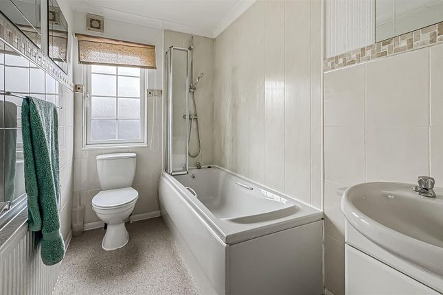 26 Castle Farm, Leigh Square, Windsor photo 5