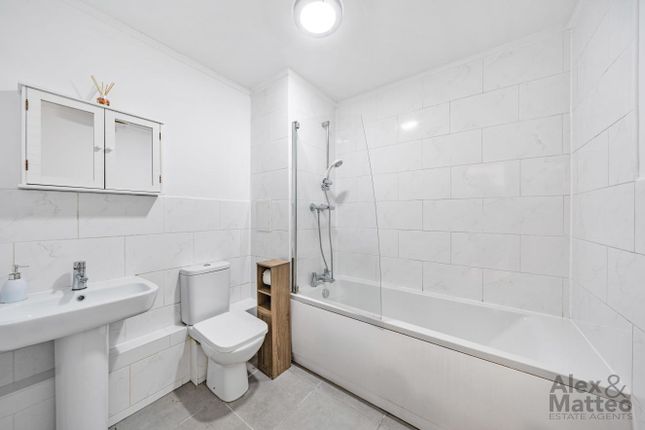Flat for sale in Constable Court, Bermondsey