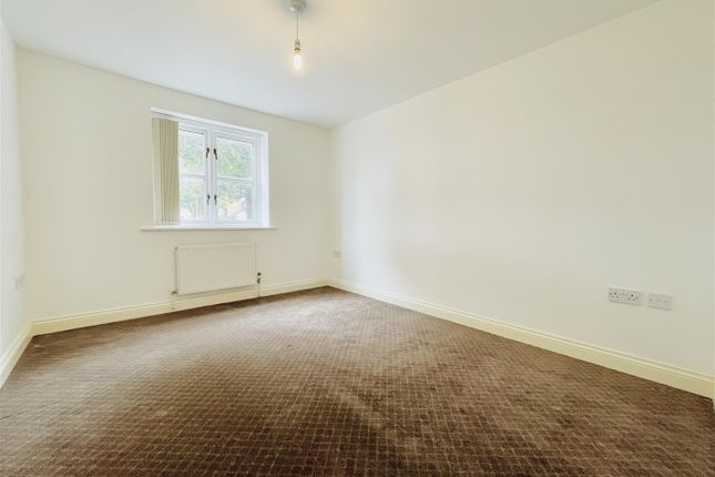 Tredwells Court, Littleworth Street photo 3