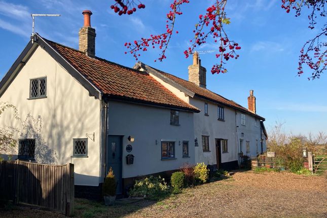 2-bed house on End Clay Cottage, Post Office Yard, Market Weston, £300,000
