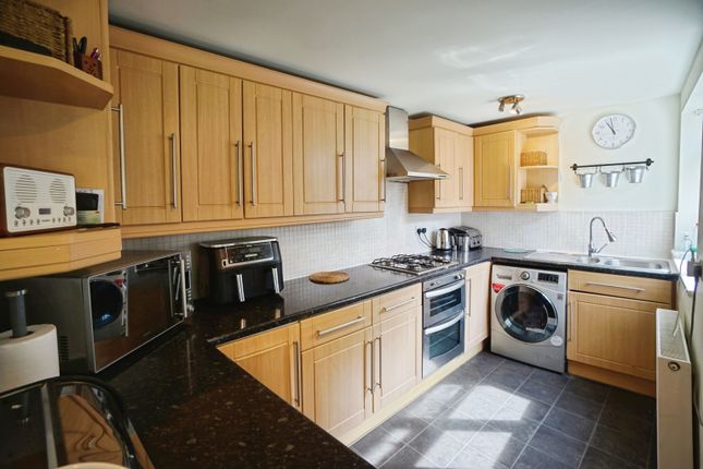 63, Rowan Crescent, Bradmore, Wolverhampton photo 2